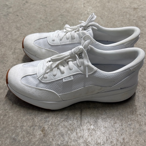 KIZIK Women’s White Lace-Up Tennis Shoes Size 9.5 (43) - Picture 4 of 5